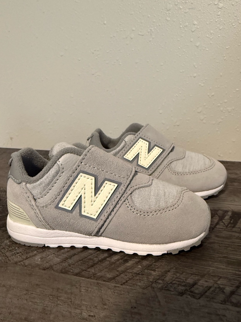 New Balance 574 NEW-B Hook & Loop | Size 6.5 Wide C